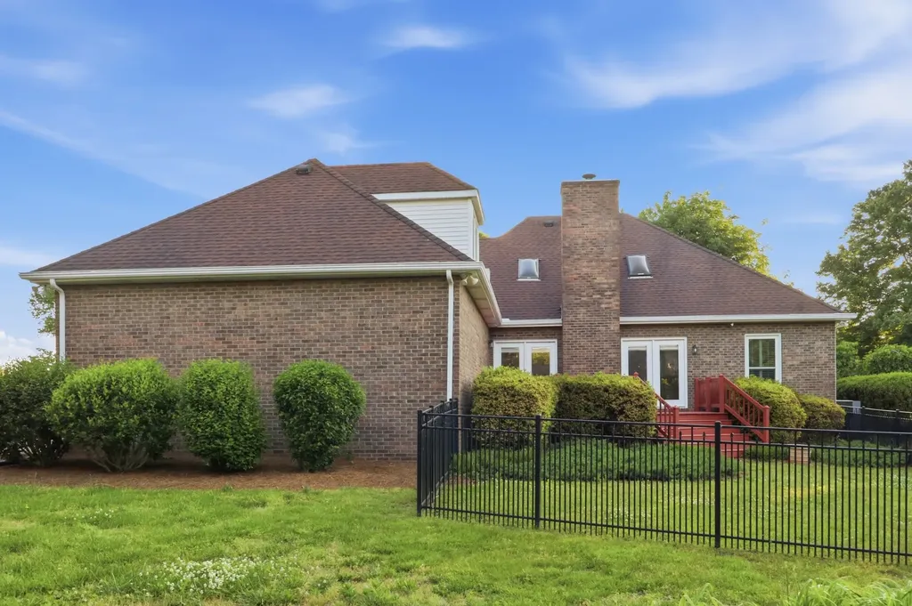 1907 Chartwell Court Murfreesboro TN 37130