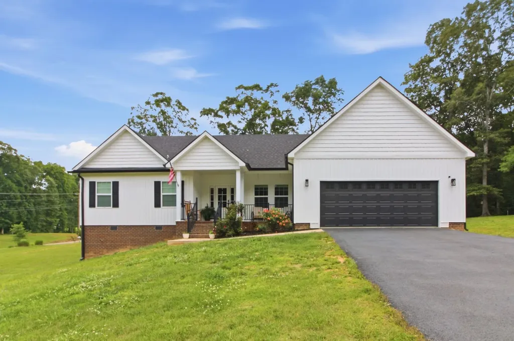 Paris TN, 33 King Arthur Drive