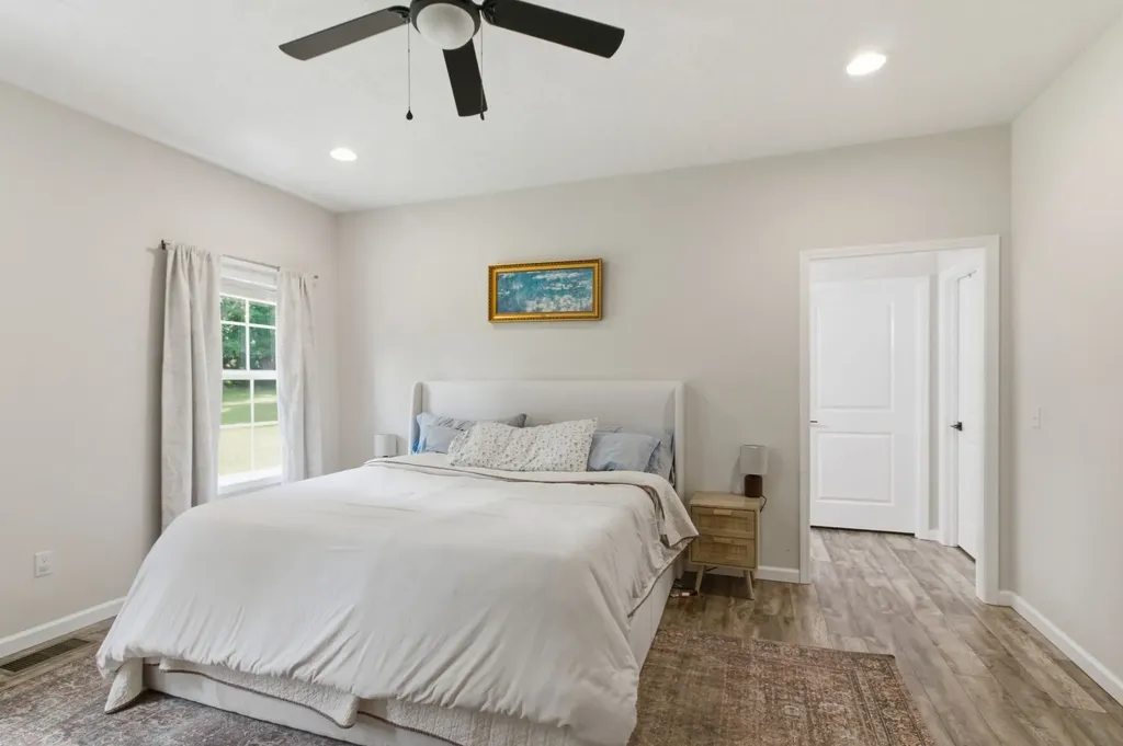 33 King Arthur Drive Paris TN 38242