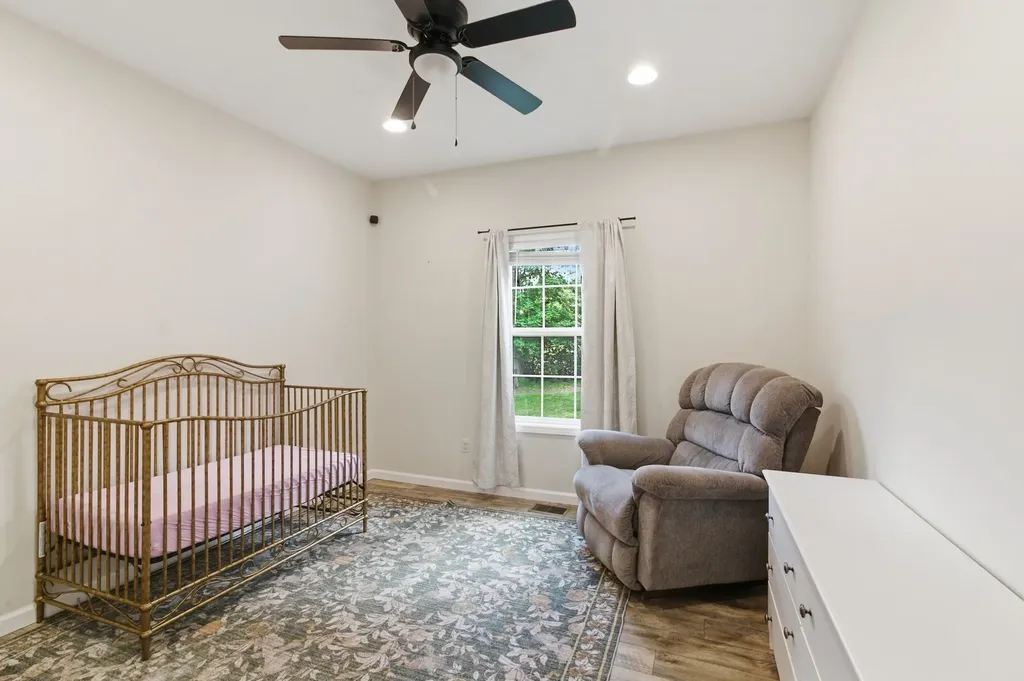33 King Arthur Drive Paris TN 38242