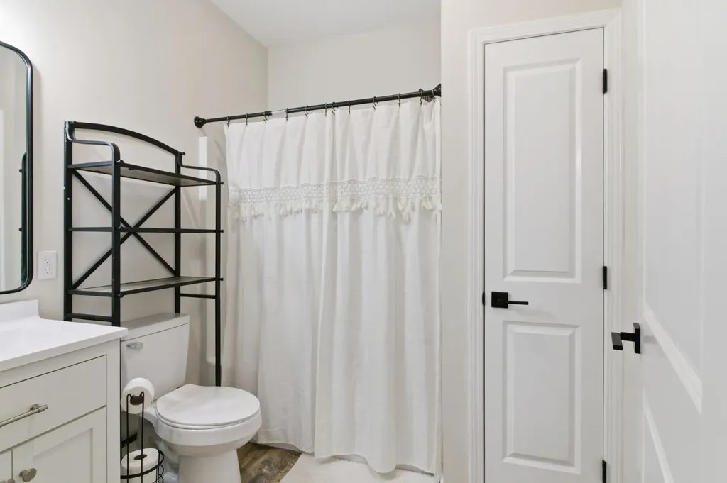 33 King Arthur Drive Paris TN 38242