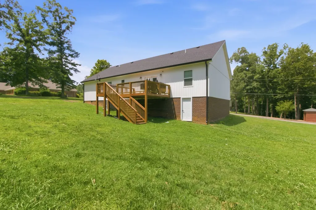 33 King Arthur Drive Paris TN 38242