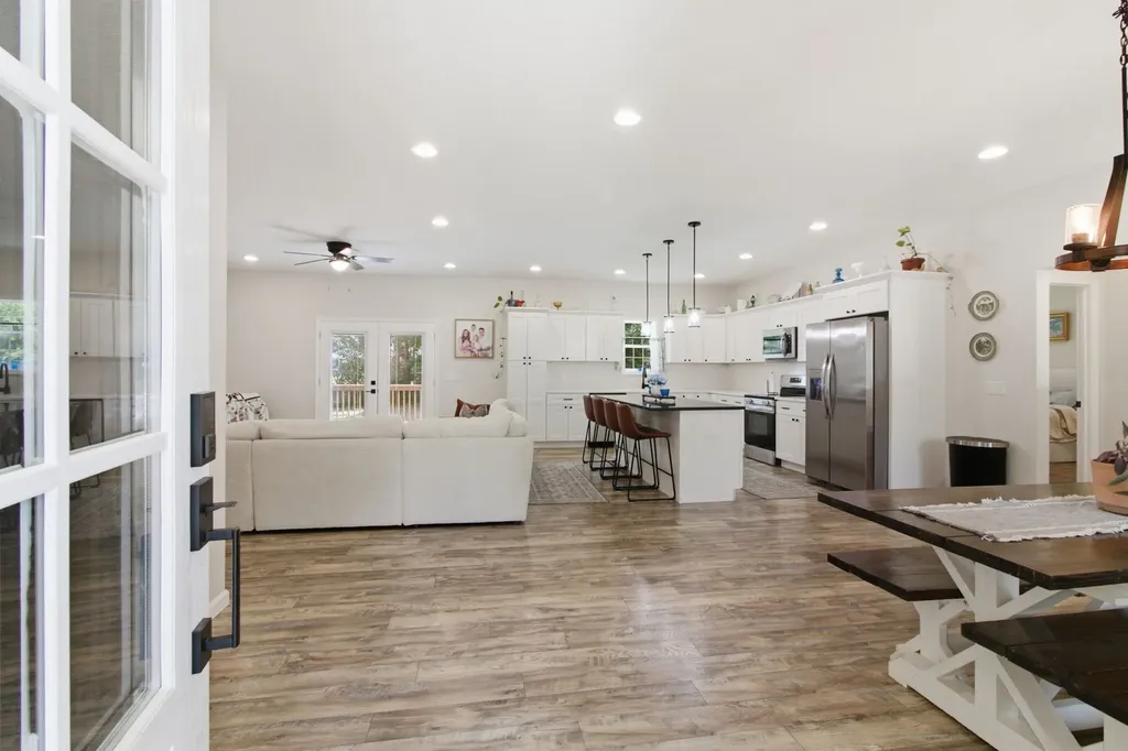 33 King Arthur Drive Paris TN 38242