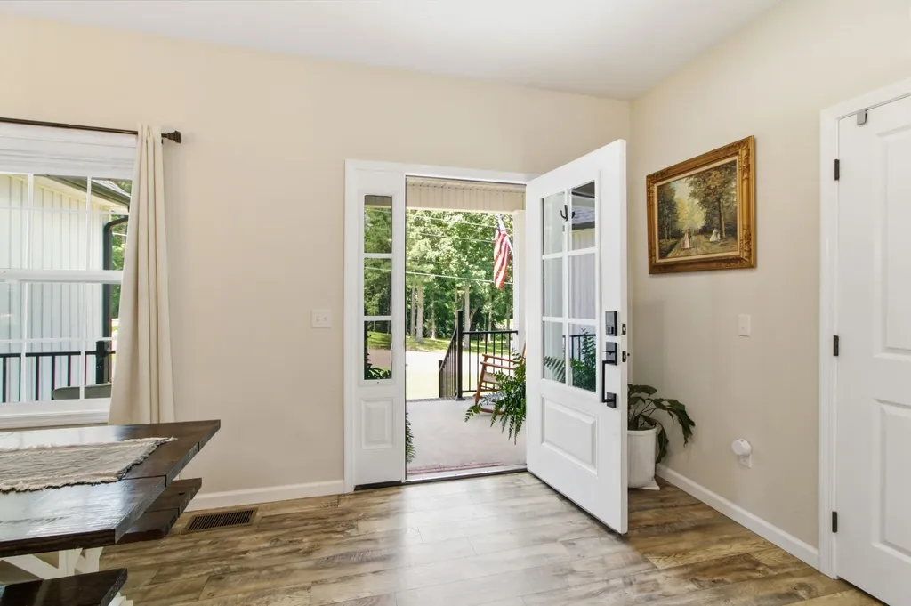 33 King Arthur Drive Paris TN 38242