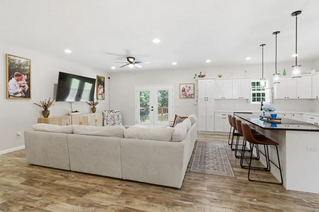 33 King Arthur Drive Paris TN 38242