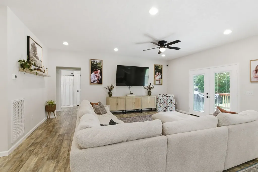 33 King Arthur Drive Paris TN 38242