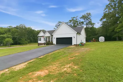 33 King Arthur Drive Paris TN 38242