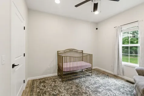 33 King Arthur Drive Paris TN 38242
