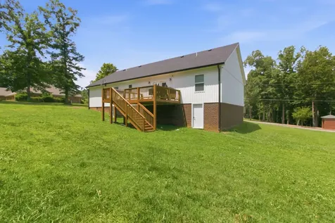 33 King Arthur Drive Paris TN 38242