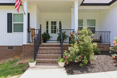 33 King Arthur Drive Paris TN 38242