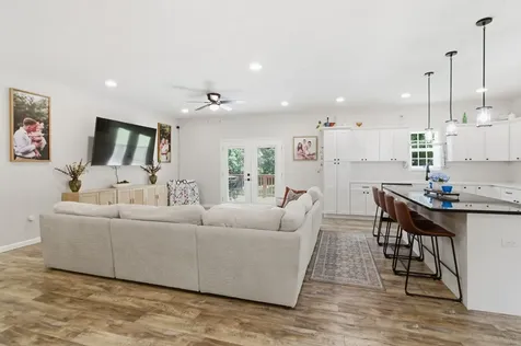 33 King Arthur Drive Paris TN 38242