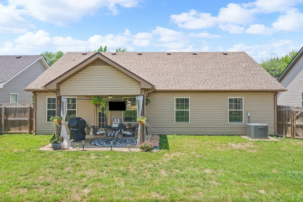 633 Hollow Crest Clarksville TN 37042