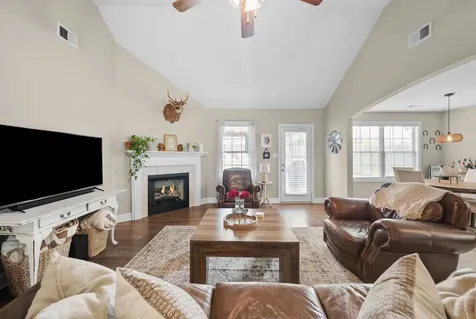 633 Hollow Crest Clarksville TN 37042