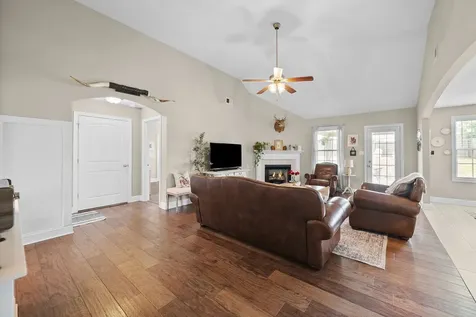 633 Hollow Crest Clarksville TN 37042