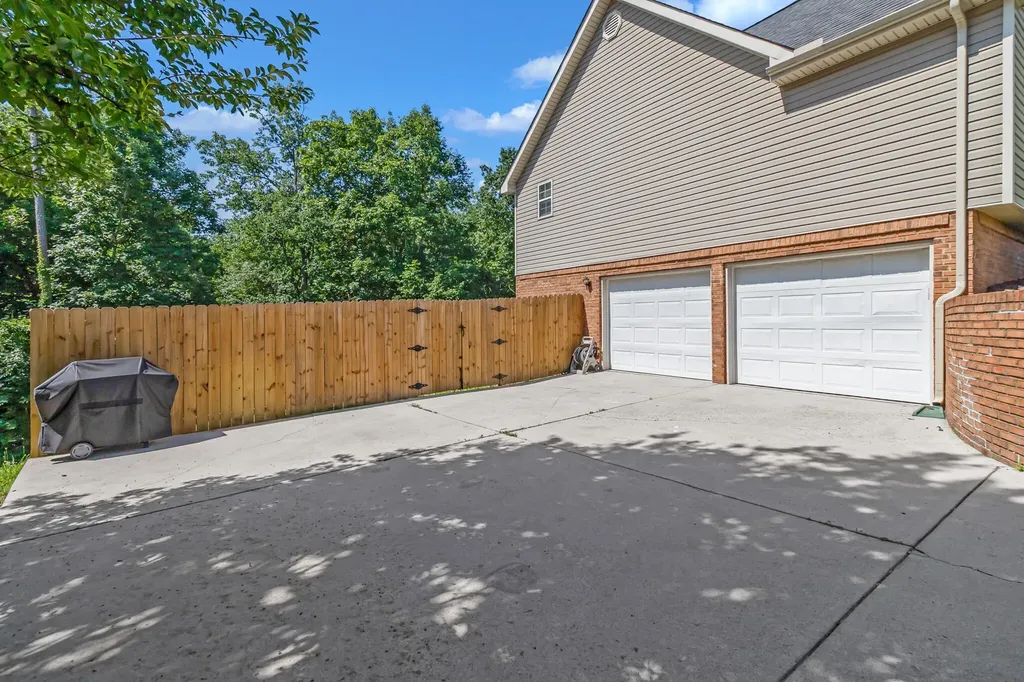 6452 White Tail Drive Ooltewah TN 37363