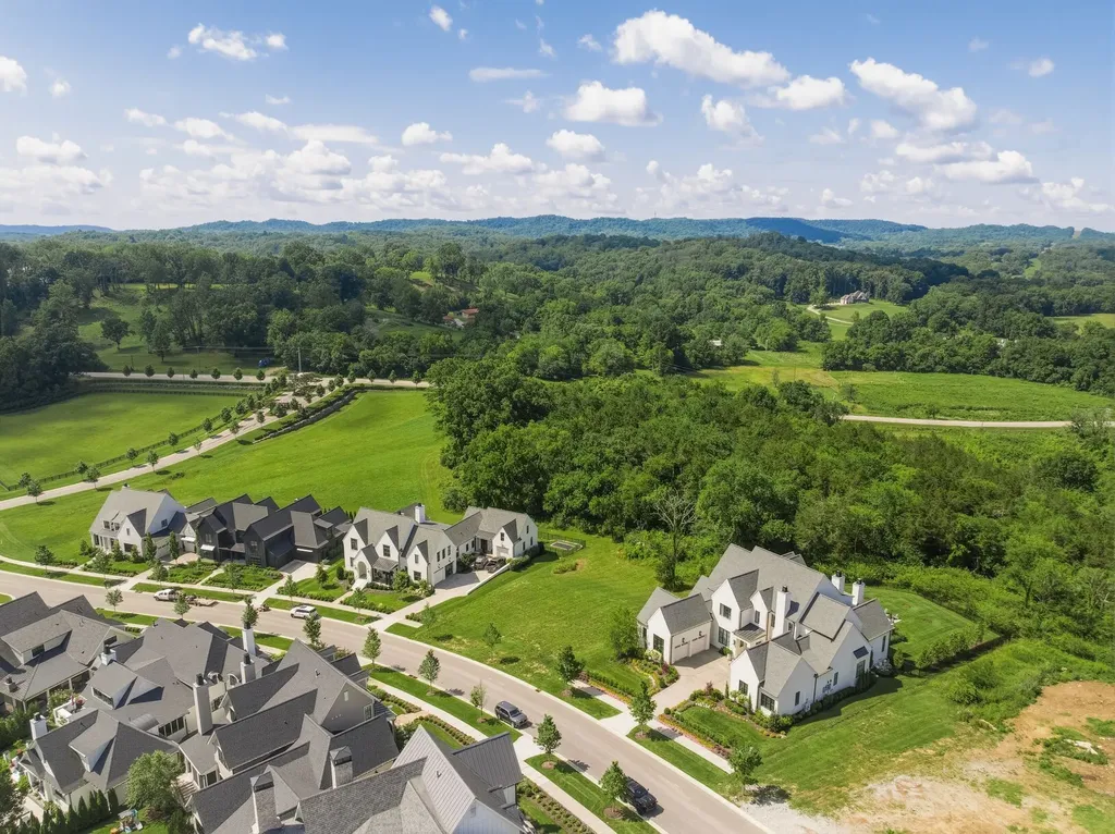 9113 Sawtooth Lane College Grove TN 37046