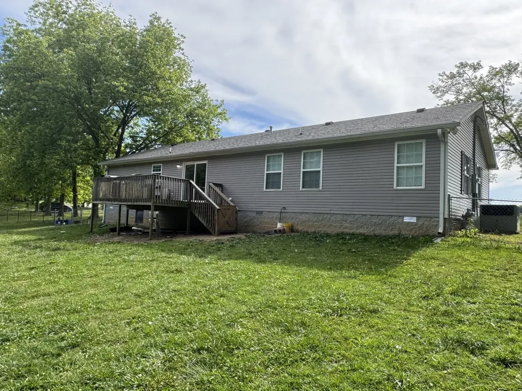 105 Larkins Drive White Bluff TN 37187
