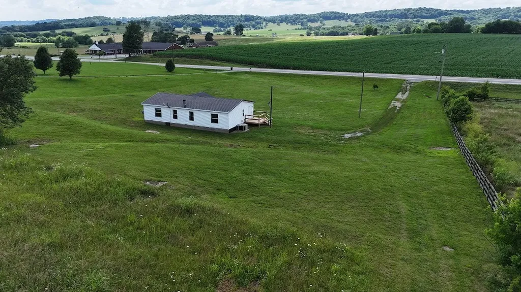 2993 Pulaski Highway Cornersville TN 37047