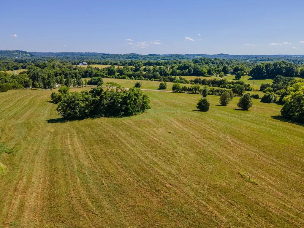 1065 Bugscuffle Road Wartrace TN 37183
