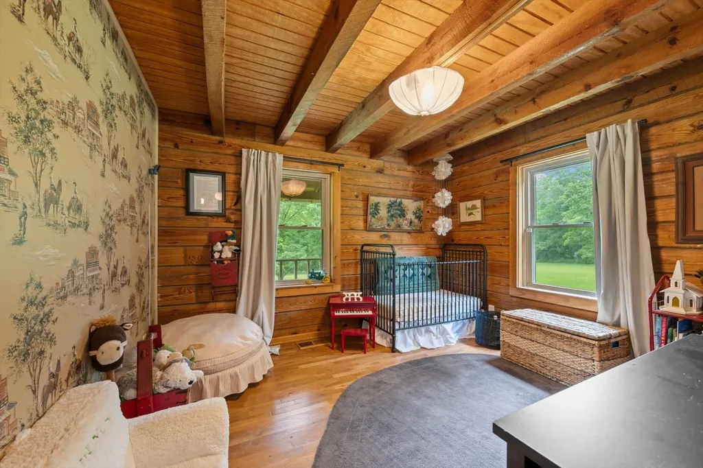 8004 Charlotte Pike Nashville TN 37221