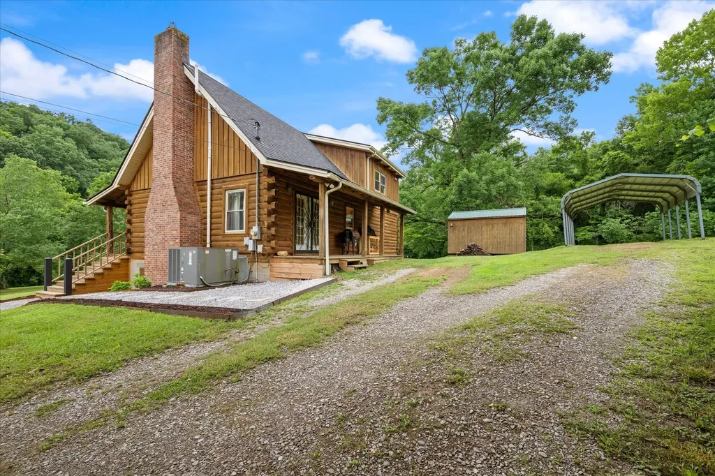 8004 Charlotte Pike Nashville TN 37221