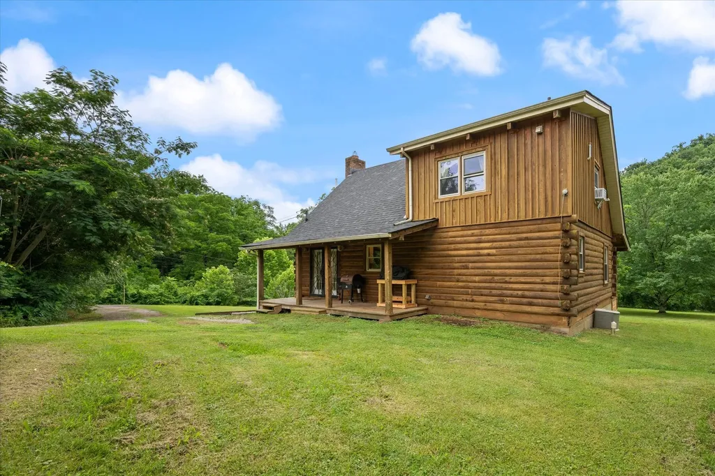 8004 Charlotte Pike Nashville TN 37221