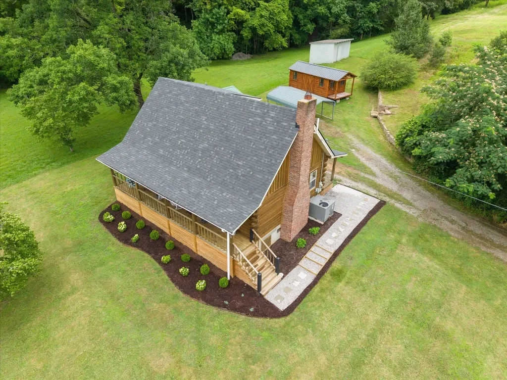 8004 Charlotte Pike Nashville TN 37221