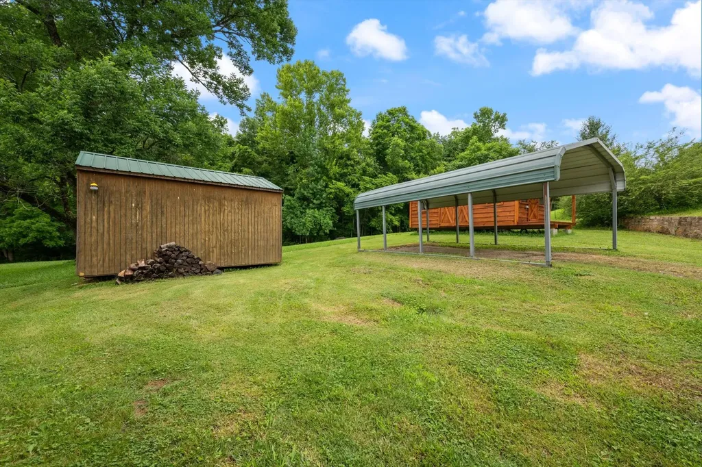 8004 Charlotte Pike Nashville TN 37221