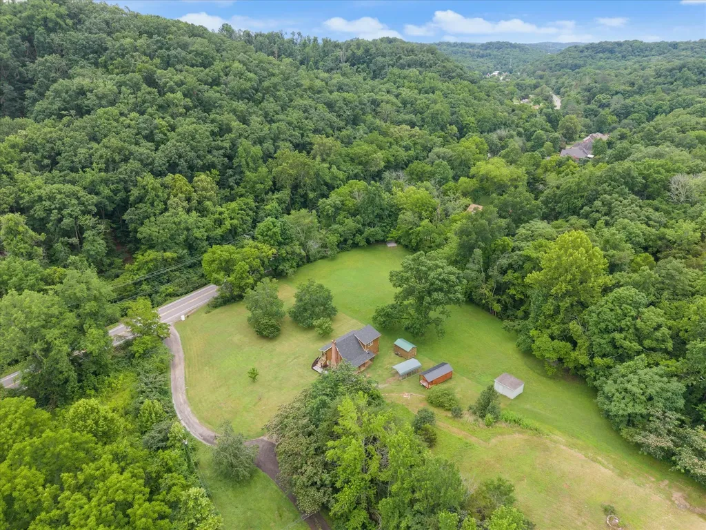 8004 Charlotte Pike Nashville TN 37221