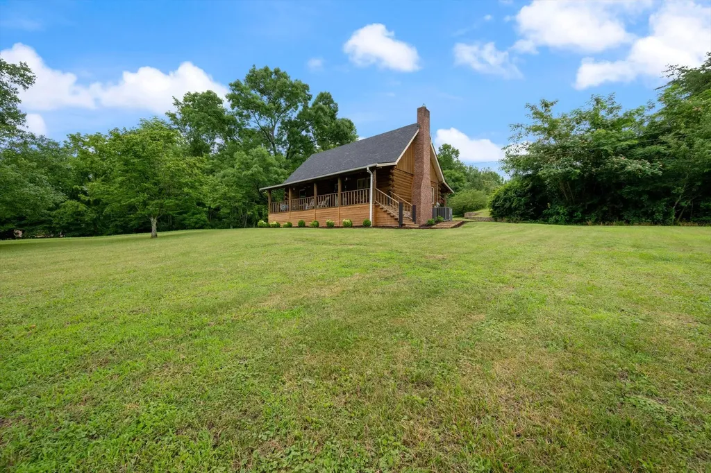 8004 Charlotte Pike Nashville TN 37221