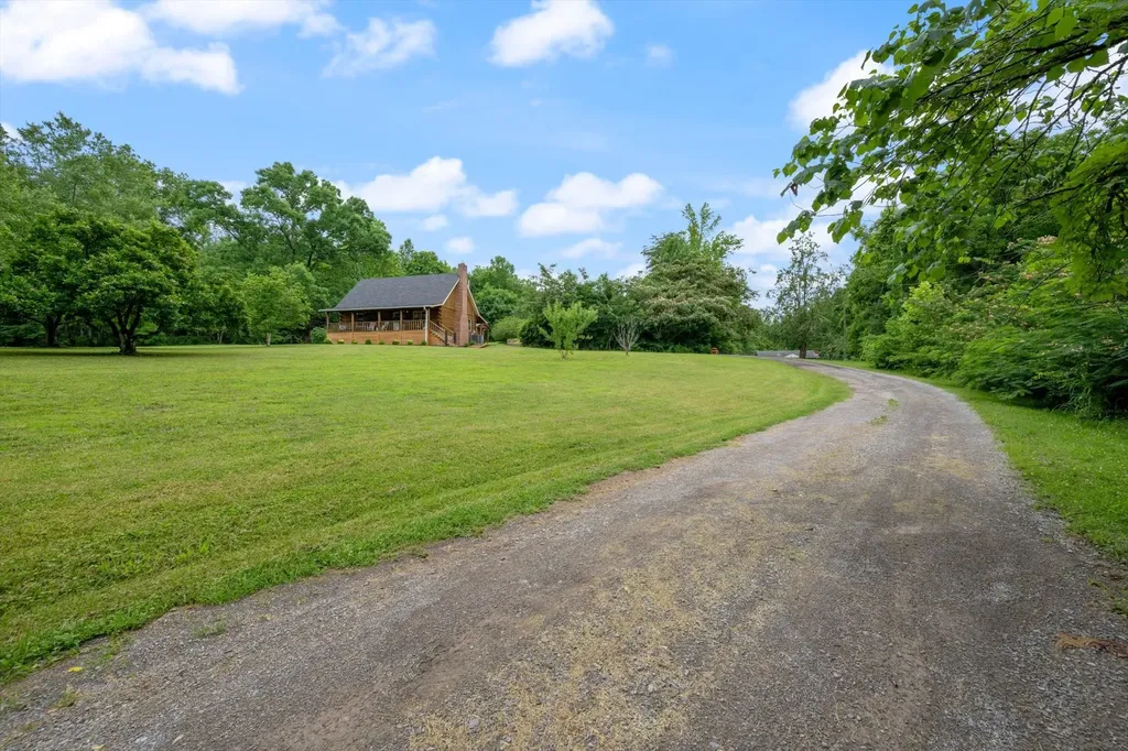 8004 Charlotte Pike Nashville TN 37221