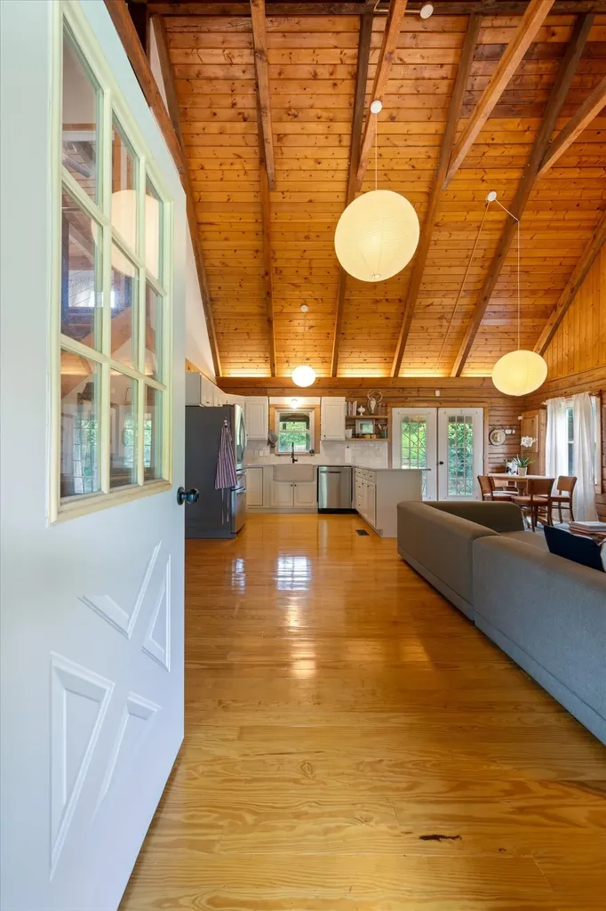 8004 Charlotte Pike Nashville TN 37221
