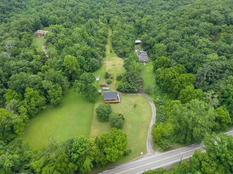 8004 Charlotte Pike Nashville TN 37221