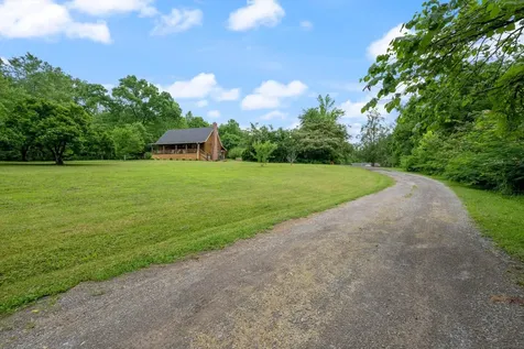 8004 Charlotte Pike Nashville TN 37221