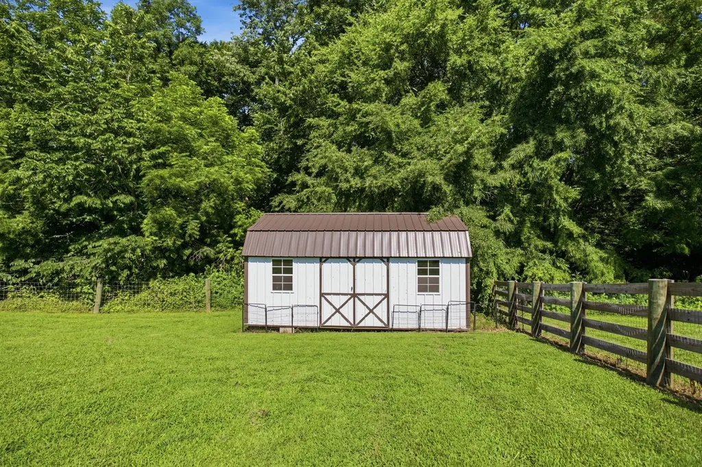 214 Mary Alice Drive Leoma TN 38468
