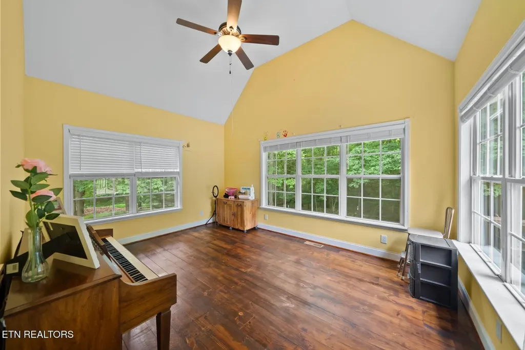 1035 Gray Eagle Drive Crossville TN 38572
