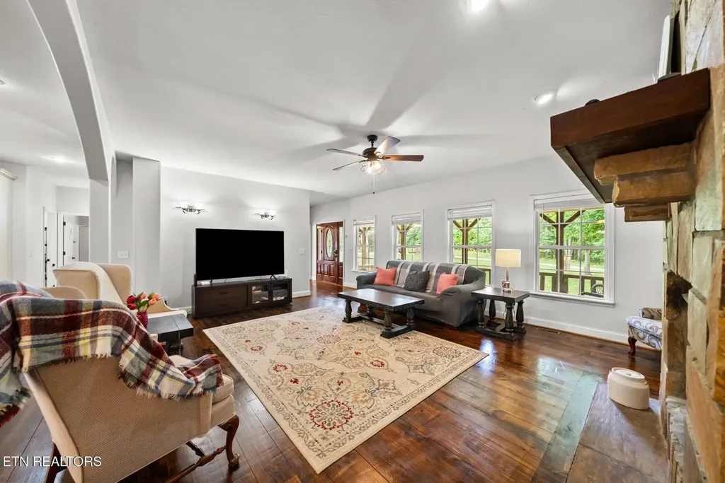 1035 Gray Eagle Drive Crossville TN 38572