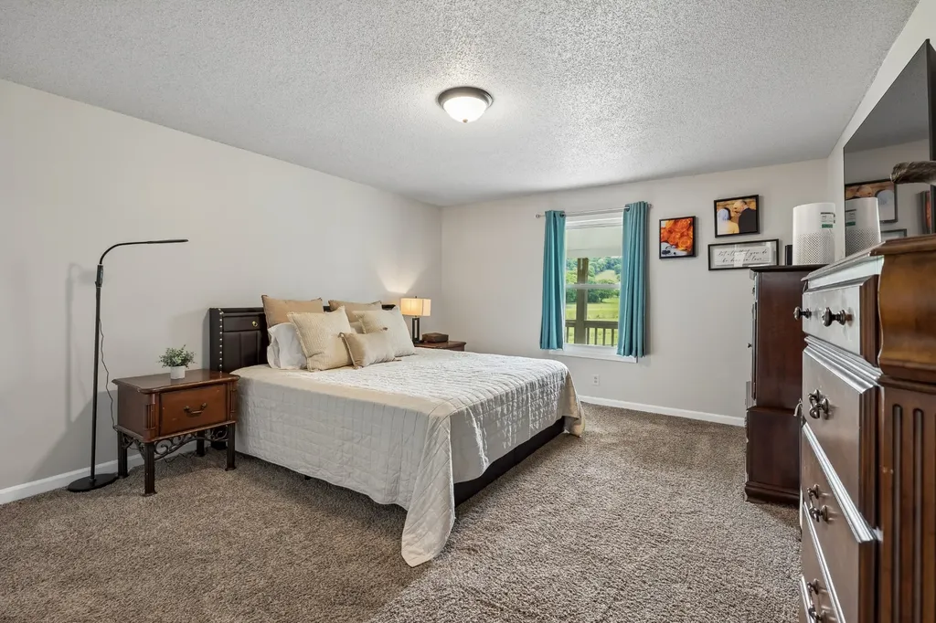 54 Hickman Highway Gordonsville TN 38563