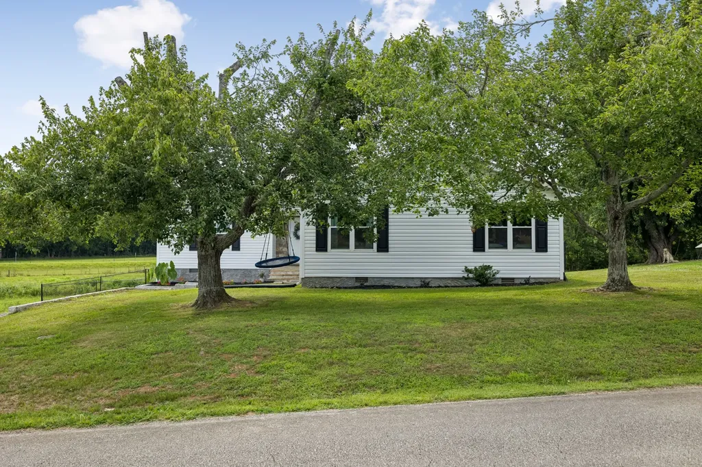 54 Hickman Highway Gordonsville TN 38563