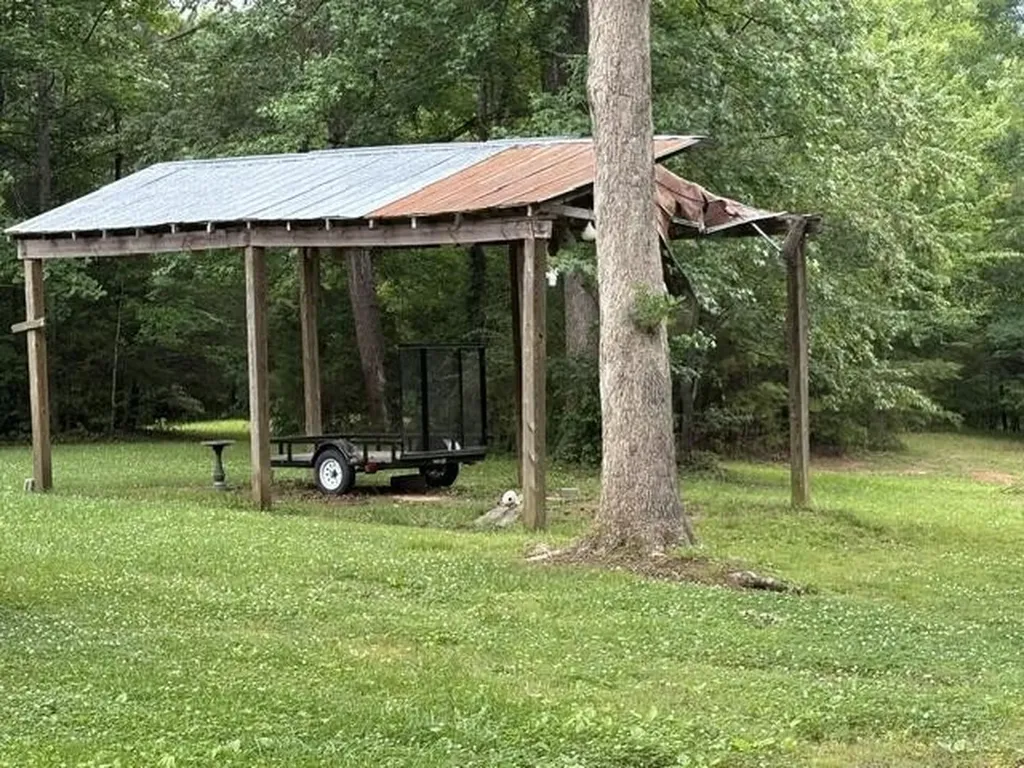 844 Grove Road Benton TN 37307