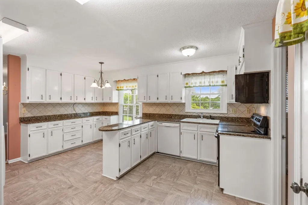 1301 White Drive Lewisburg TN 37091