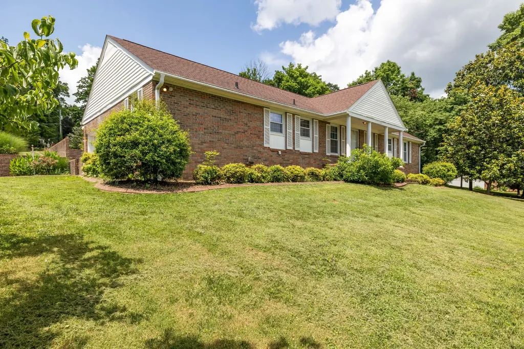 1301 White Drive Lewisburg TN 37091