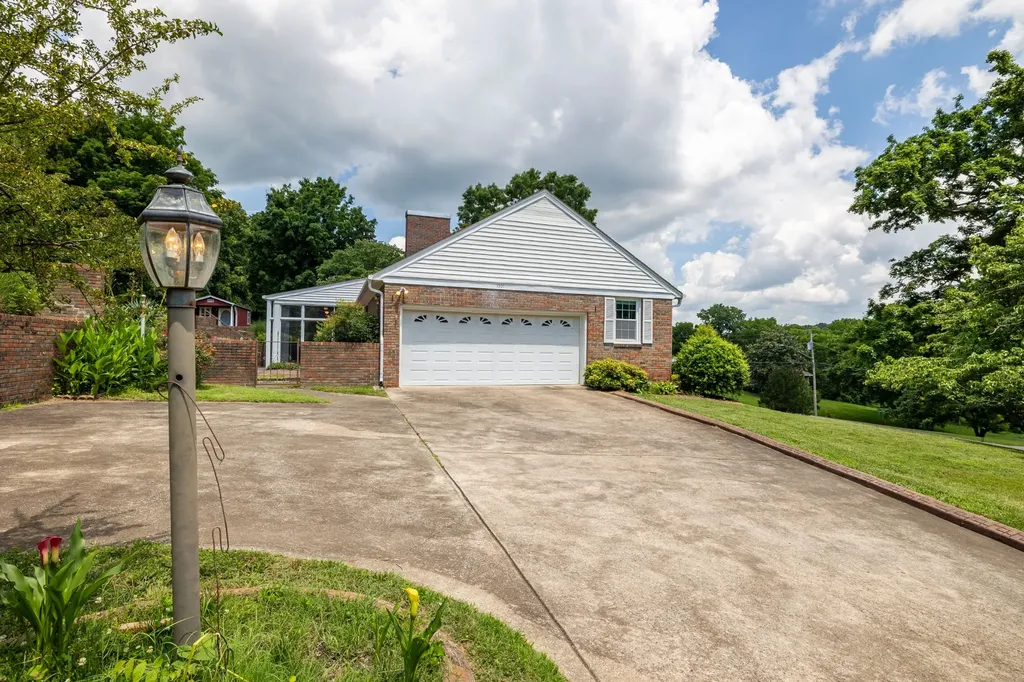 1301 White Drive Lewisburg TN 37091