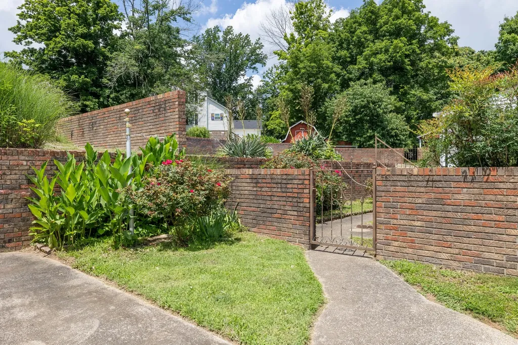 1301 White Drive Lewisburg TN 37091