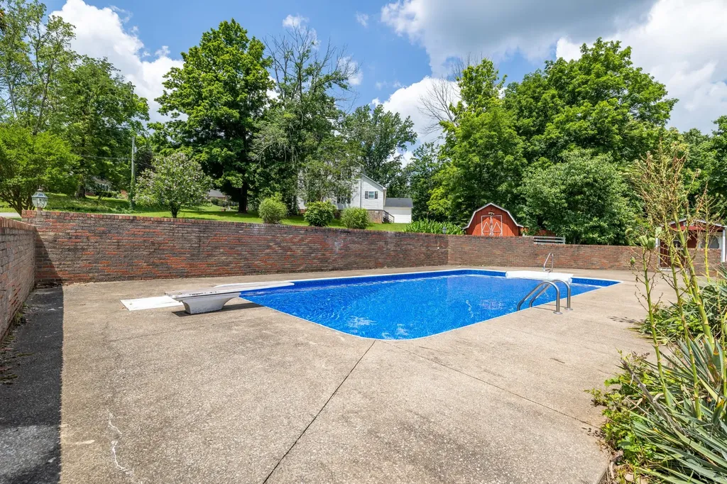 1301 White Drive Lewisburg TN 37091