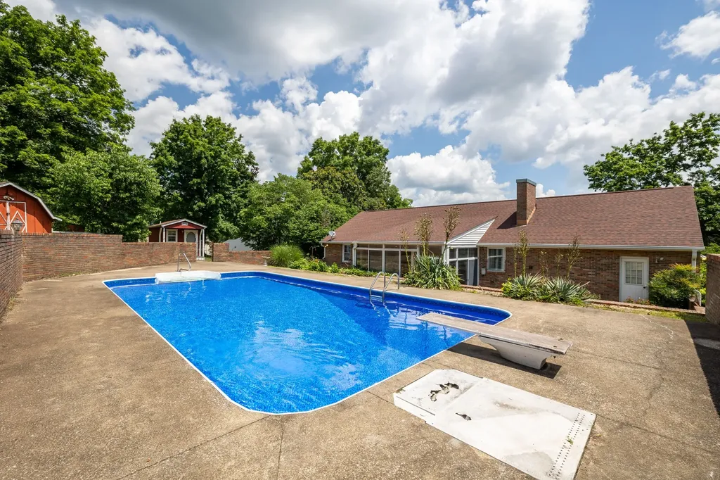 1301 White Drive Lewisburg TN 37091