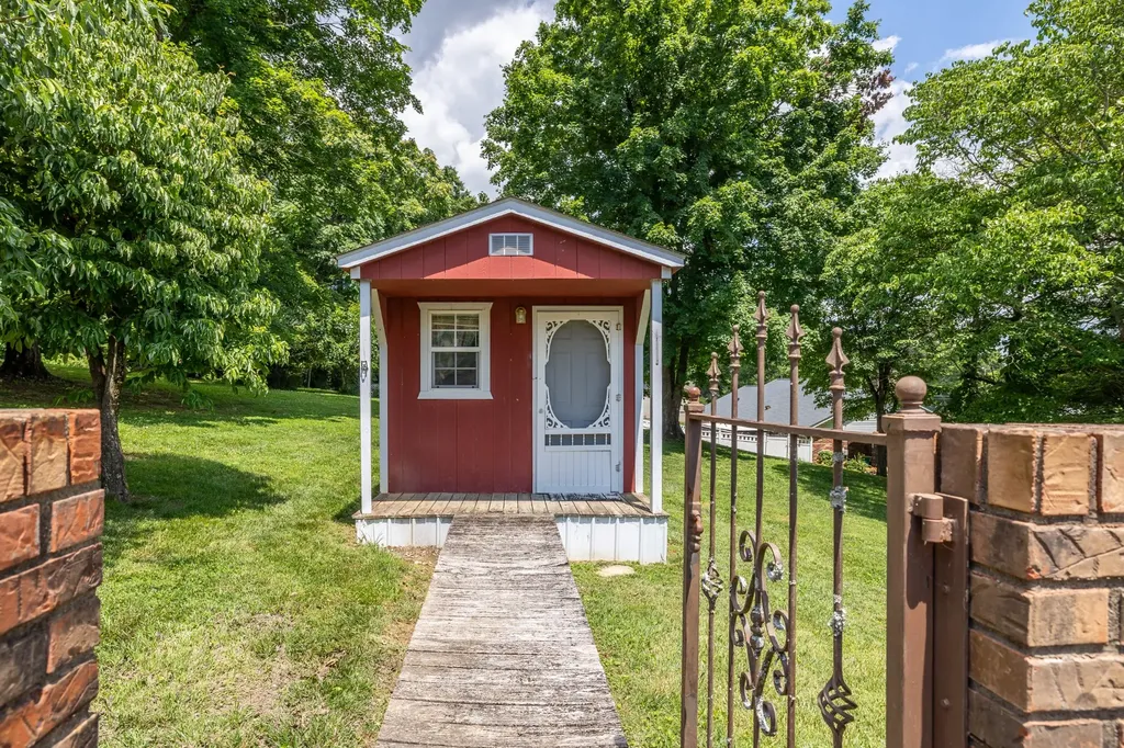 1301 White Drive Lewisburg TN 37091