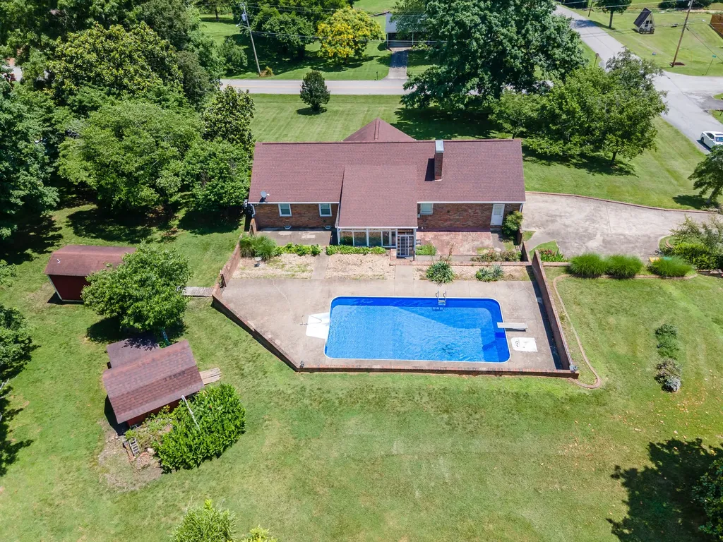 1301 White Drive Lewisburg TN 37091