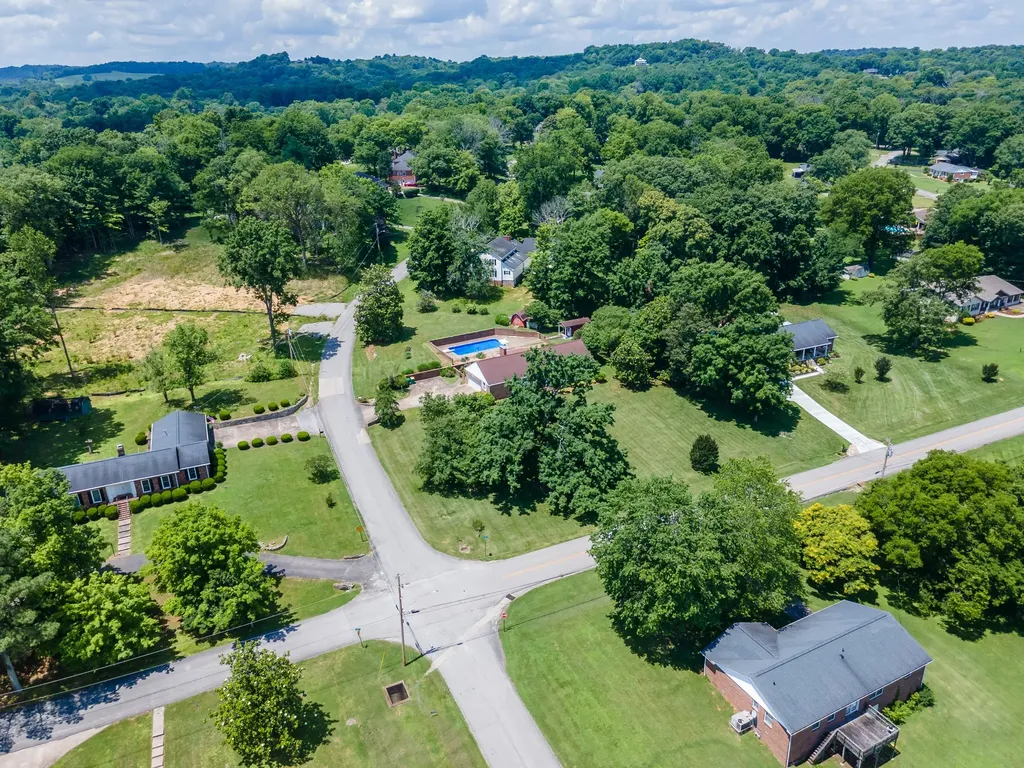1301 White Drive Lewisburg TN 37091