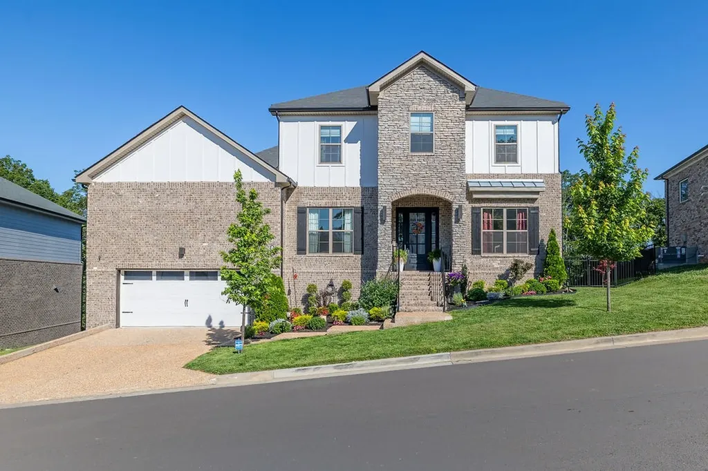 716 Summit Oaks Court Nashville TN 37221